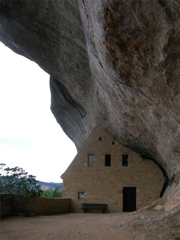 troglodyte-house-European-troglodyte-architecture