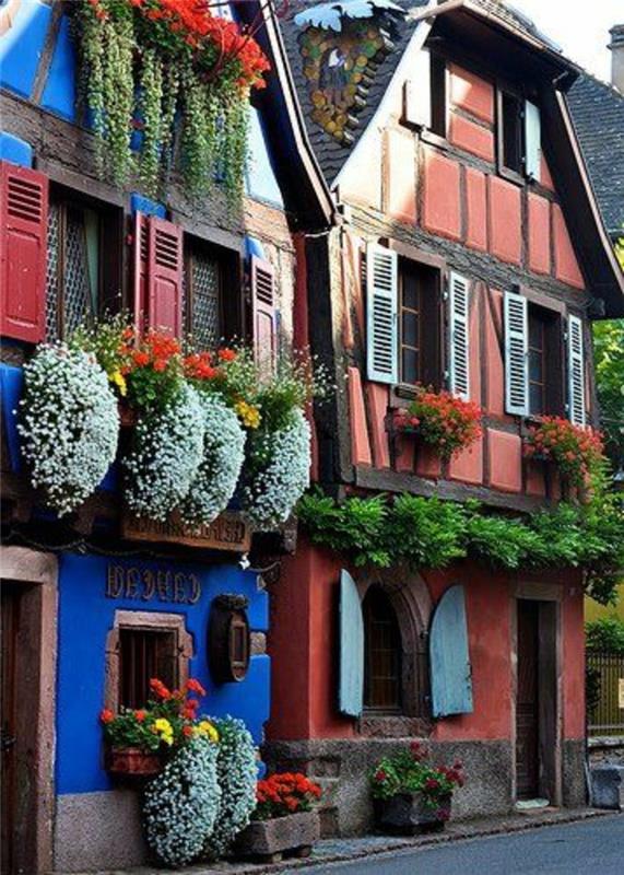 spalvingi namai-su-daug-lauko-gėlių-balkonų-dekoravimo-balkonų-idėjų