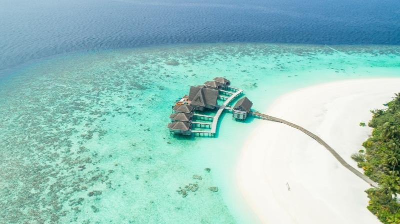 Maldyvai gražiausių pasaulio salų namai ant polių turkio spalvos