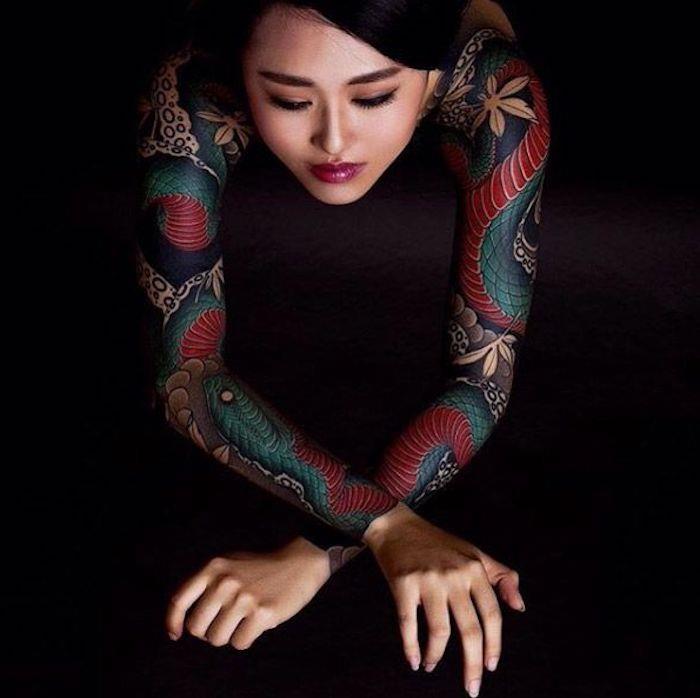 Japonski rokav za tetoviranje, zelena kača, japonska simbolična tetovaža, rože in plazilci