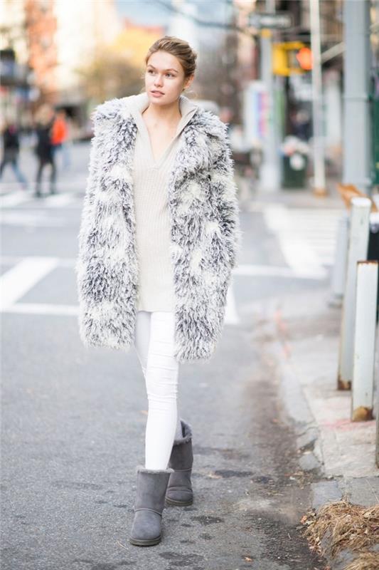 moterišką paltą, dėvėkite baltas kelnes su smėlio spalvos megztiniu su V formos iškirpte, aulinius batus ir pilką paltą