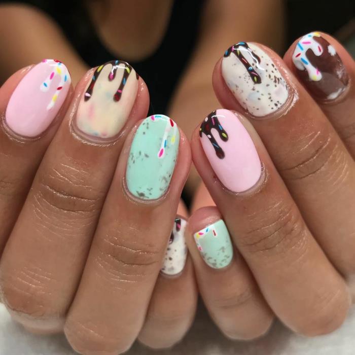 Manikura s stopljenim ledom, zelena meta, rjavi nohti nail art, nohti, ki posnemajo poletno poslastico