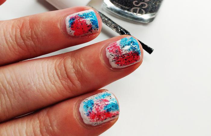 manikura-grafiti-nail-art-poletje-svetle barve