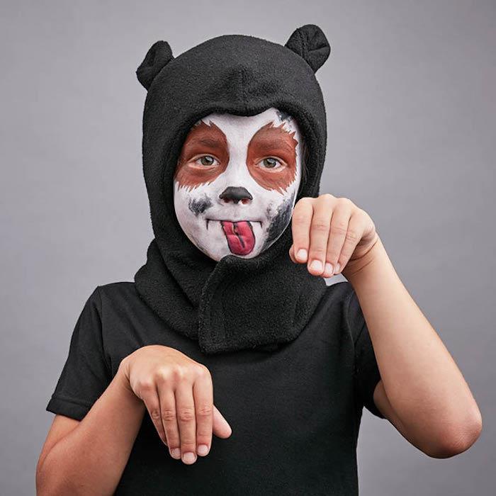 Helovino makiažas vaikams, kurį lengva padaryti su šunų veido dažais ir gaubtu su šunų ausimis