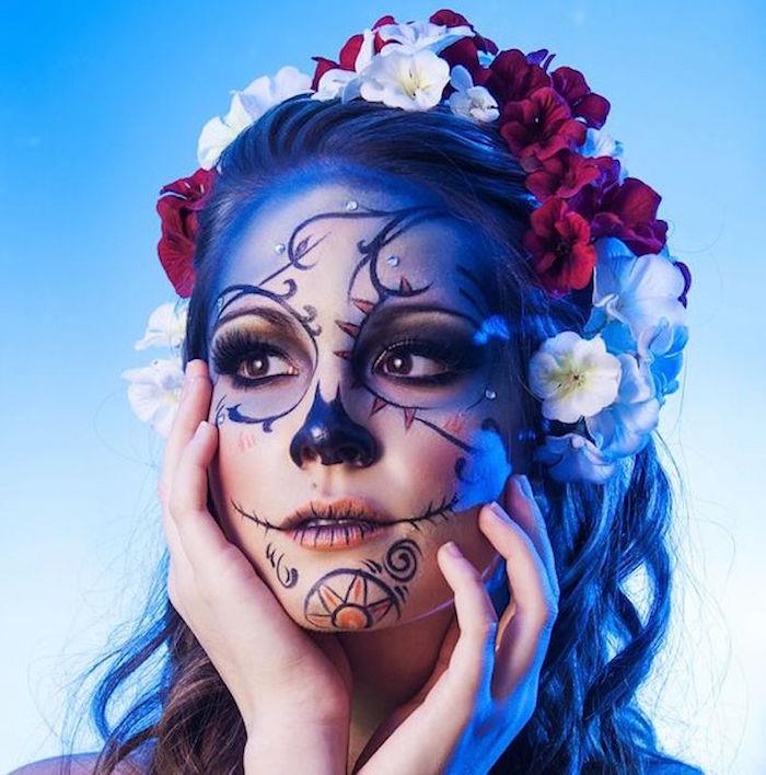 Meksikos makiažo moteris mirusių skeleto gėlių dienai
