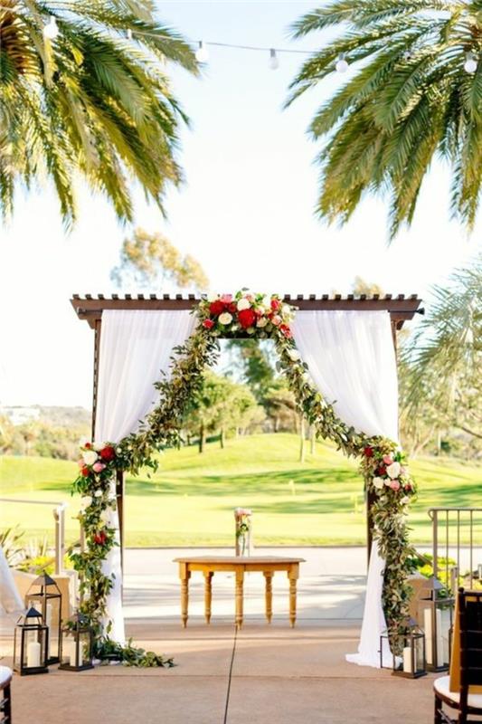 egzotiškos-vestuvių-gražios-vestuvių-arkos-tiulio ir gėlės