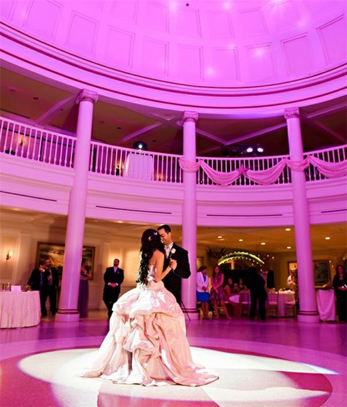 poroka-princesa-poroka-disney-princesa-lepotica-in-zver-prva-plesna dvorana-roza-bela-poročna obleka