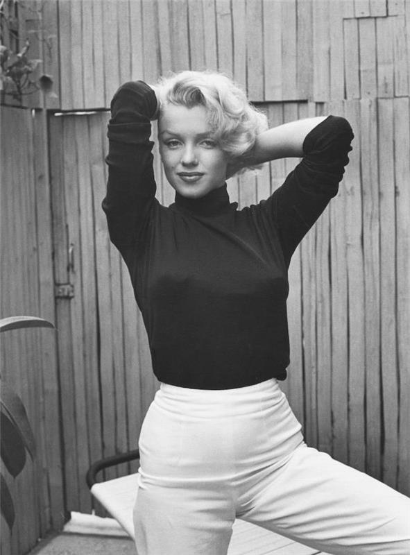 Popüler bir aktrisin harika tarzı, 50'lerin modası, 50'lerin kıyafeti, beyaz pantolon ve siyah bluz ile nasıl trend olunur