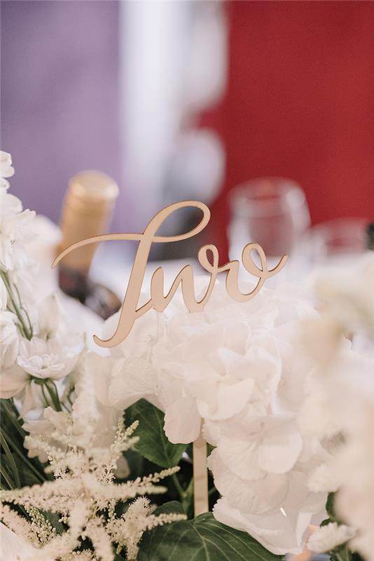 Poroka osrednja dekoracija poročne mize precej pastelni dekor kul oznaka mesta
