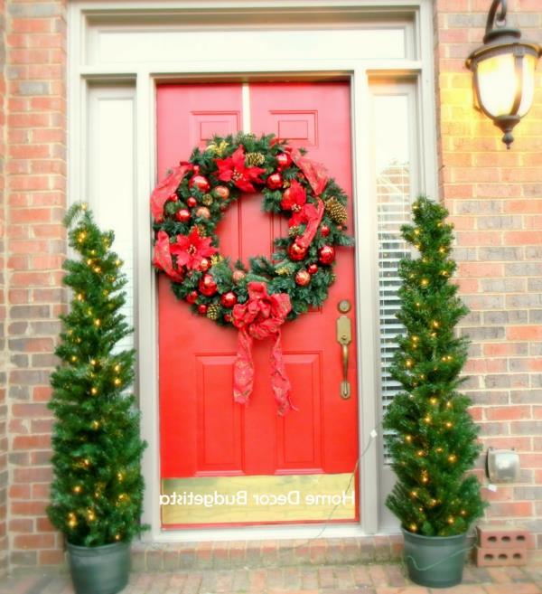 čudovite-dekoracije-ideje-lepa-rdeča-vhodna vrata-z-božičnim-ornamentom-dekoracija-tudi-dvojčka-božično drevo-čudovita-vrata-božič-okras-idejejpg-spremenjena velikost