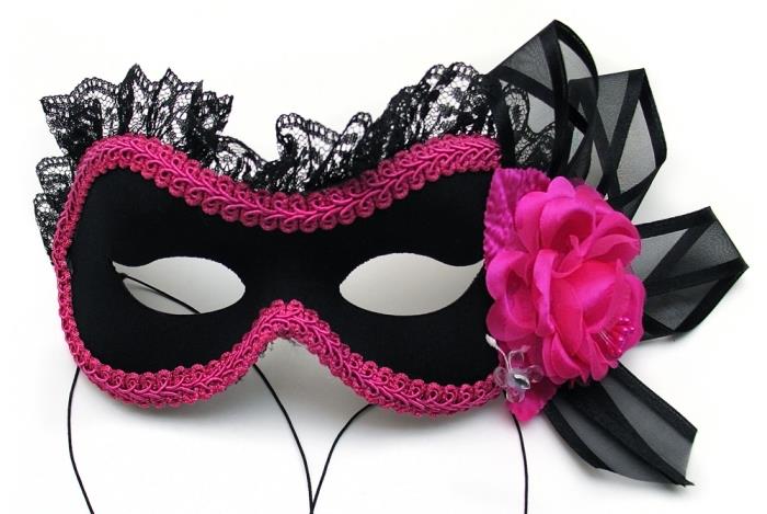 venedik karnaval maskesi, siyah ve koyu pembe yüz için kılık değiştirme fikri, siyah kumaş ve kurdeleli maske şablonu