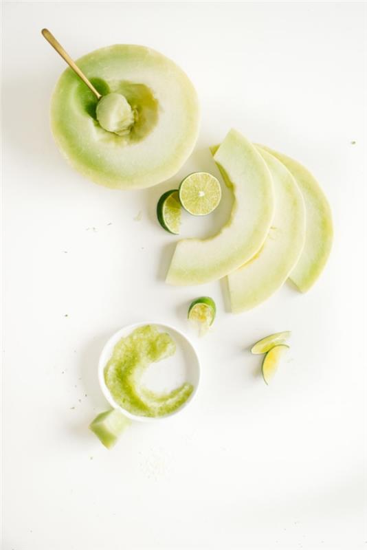 naminės veido kaukės receptas su melionu ir laimu švelniai ir tonizuotai odai, „pasidaryk pats“ vaisių meliono kaukė