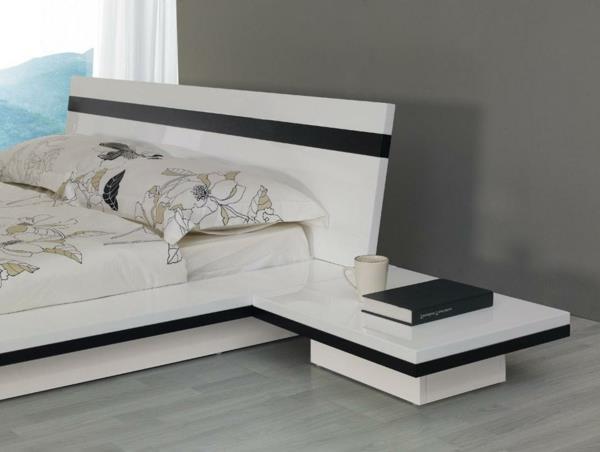 modernus-baltas-futonas-čiužinys virš lovos
