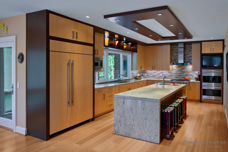 Paneles de yeso en la foto de la cocina en el interior.