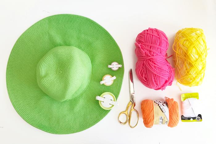 Cappello colore verde, filato di lana, amica için idee regalo fai da te
