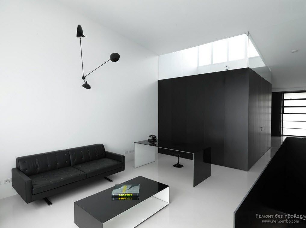 Kontrastno črno -belo pohištvo v slogu minimalizma