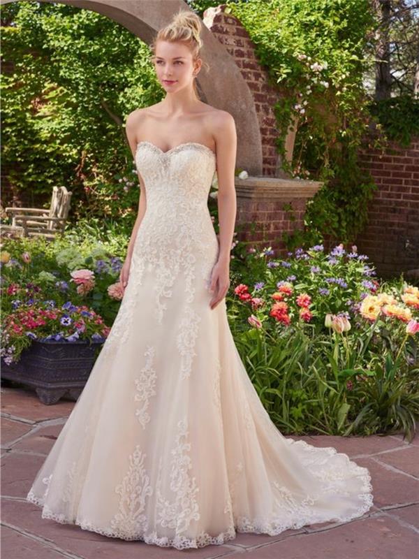 geriausios suknelės-graži suknelė-jūsų svajonių vestuvėms-nėriniai-akcentai