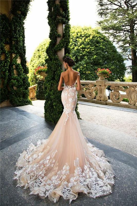 geriausios suknelės-gražios suknelės-jūsų svajonių vestuvėms-nugarai
