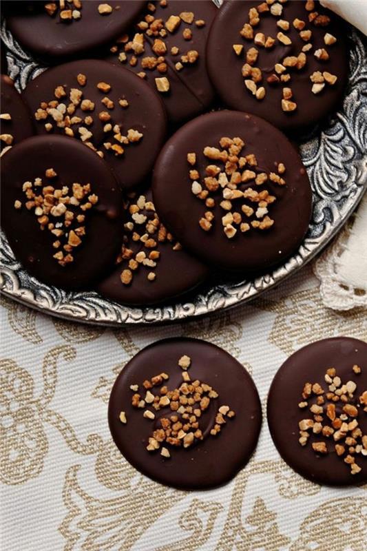 mendiants-chocolate-mendiant-aux-crustillands