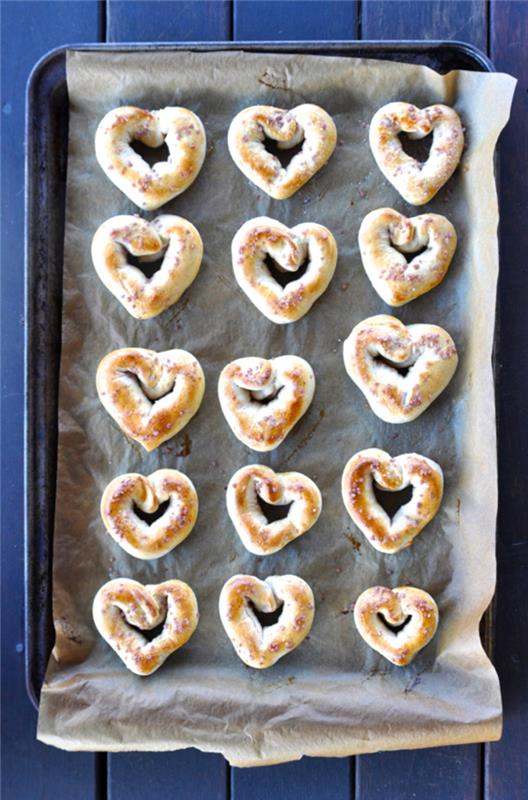 valentinov obrok, kako narediti popoln meni za valentinovo, recept za slano pecivo za Valentinovo v obliki srca