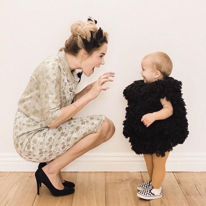 Anne ve kızı çok güzel kostümler, kız bebek kostümü, nasıl giyinilir harika bir fikir