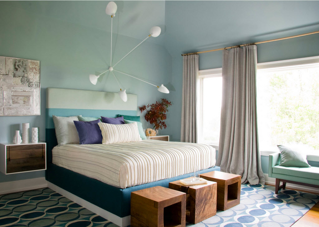 Una cama con un respaldo cómodo: un lugar cómodo para leer