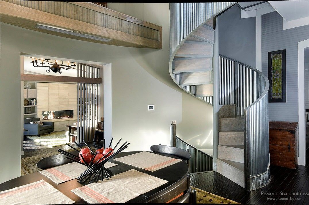 Spettacolare design della scala a chiocciola