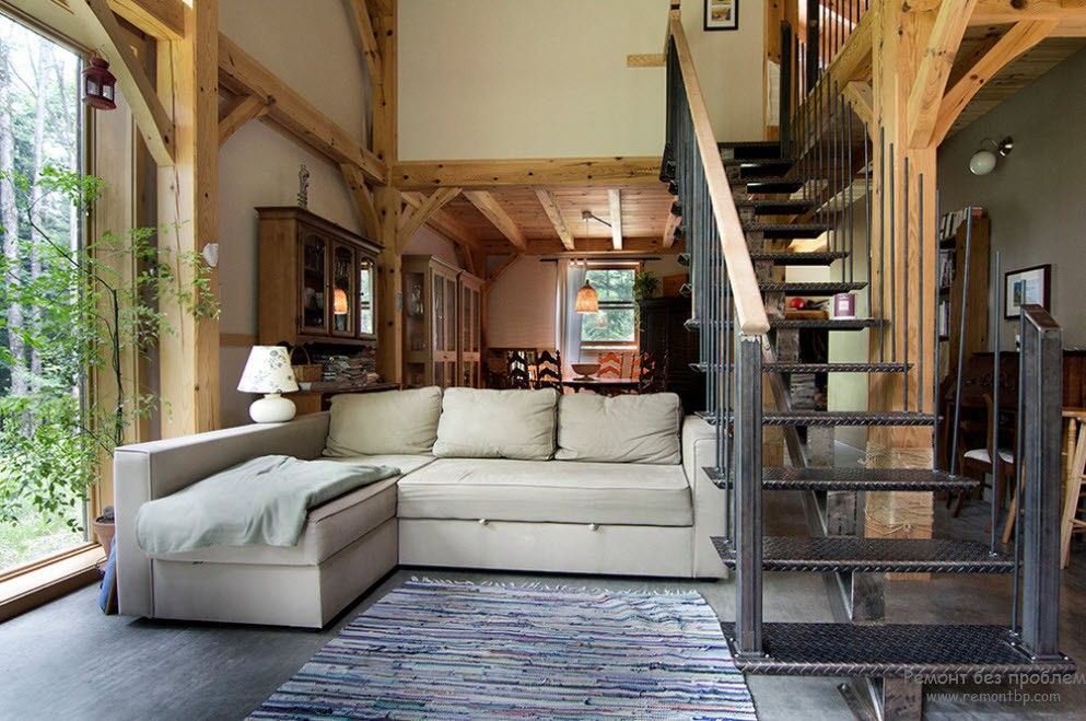 Scala in metallo / nobilitato con legno