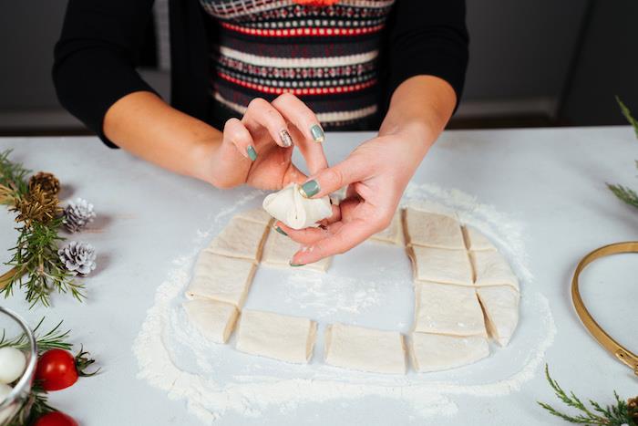 mozzarella topu için bir cep oluşturun, orijinal bir meze yapın veya basit parti ekmeği nasıl yapılır