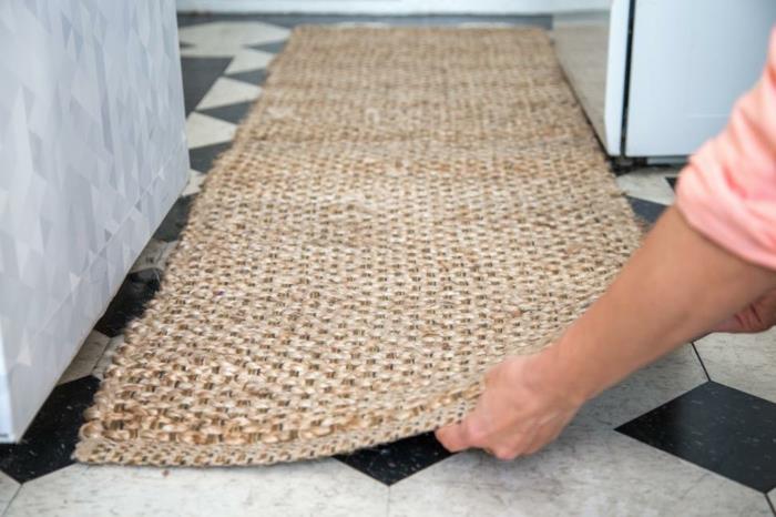 sutvarkykite kilimą, įsivaizduokite, kaip su mažais dekoratyviniais akcentais pertvarkyti virtuvę už mažesnę kainą