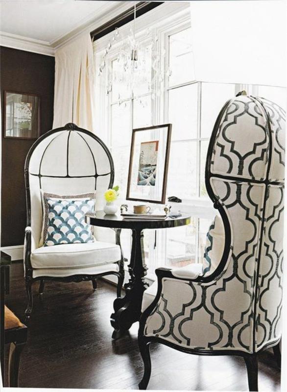 barokinė balta ir juoda fotelių spintelė su apvalkalo atlošais su geometriniais raštais
