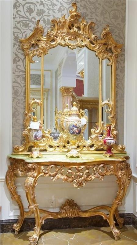 barokinis auksinis tualetinis staliukas aukštas ir platus veidrodis su kinietiškomis porcelianinėmis vazomis su raudonais drakono raštais
