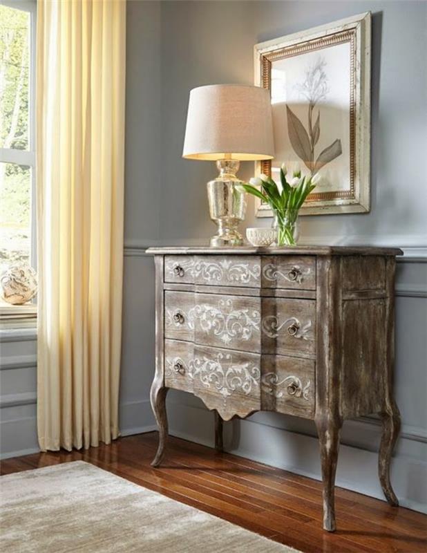 barokiniai savitarnos baldai su taupe spalvos įėjimui skirta grindų lempa