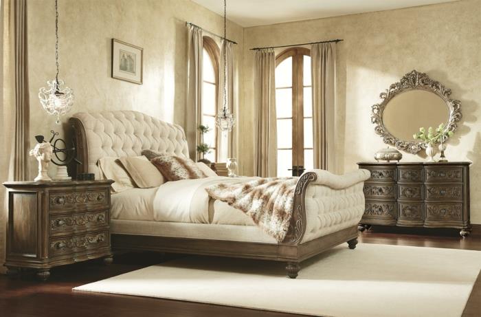 barok mobilyalar, oymalı ahşap mobilyalar, geniş kemerli pencereler, kare beyaz halı