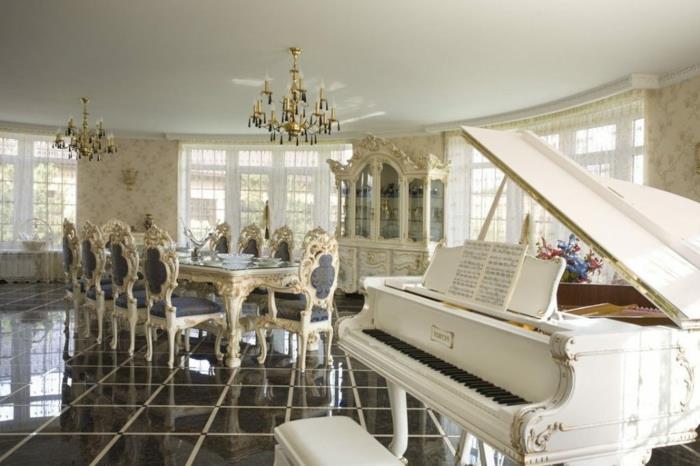 očarljivo pohištvo, jedilnica, baročna dekoracija, klavir, cvetlične tapete, beli strop