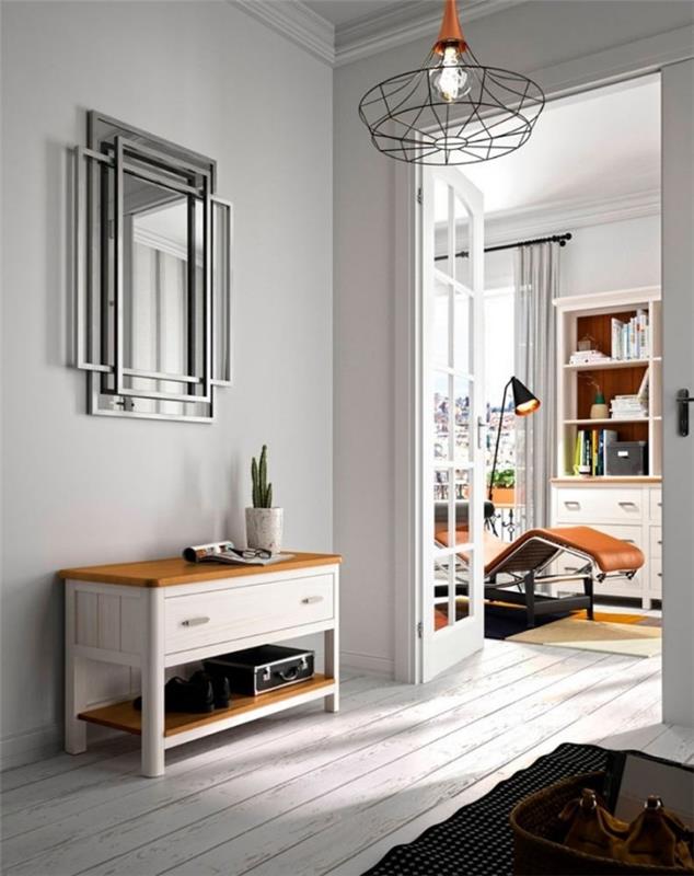 mediniai ir balti baldai prieškambario sandėliavimo koridorius dekoravimo idėjos šviesiai pilki dažai metalo akcentai