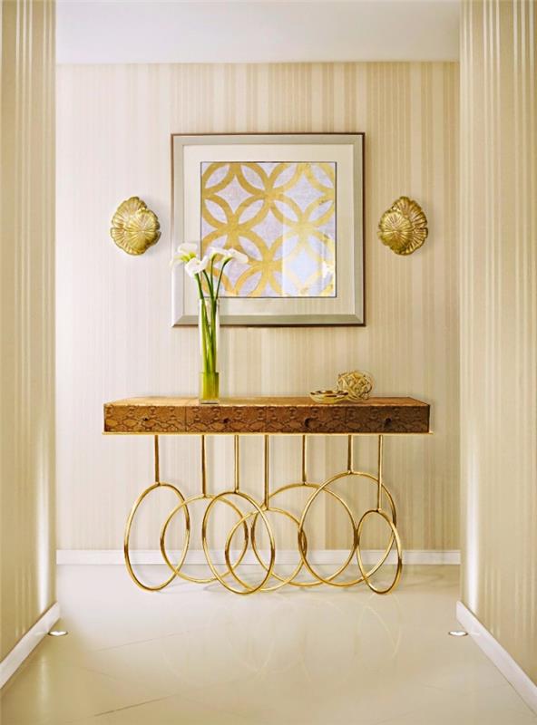 beyaz ve altın renklerde ev girişi deco fikri, modern ahşap ve altın mobilyalarla koridor düzeni