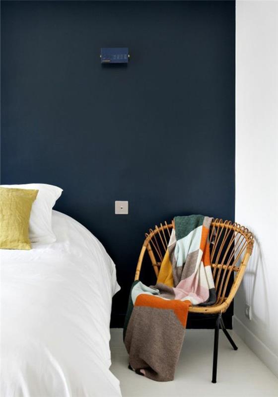 rotango baldai-rotango-foteliai-balti-pinti-foteliai-svetainė-rotango dizainas-miegamasis-mėlyna siena