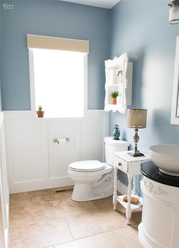 obnovljeno pohabljeno elegantno pohištvo, prebarvano v belo za prenovo kopalnice z majhnim proračunom