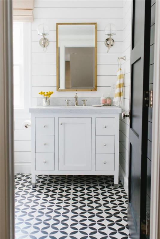 naudokite juodai baltas cemento plyteles ant grindų, kad sukurtumėte gražų grafinį efektą monochrominiame vonios kambaryje