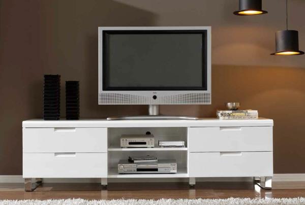 baltai lakuota televizoriaus spintelė su mažomis lentynomis