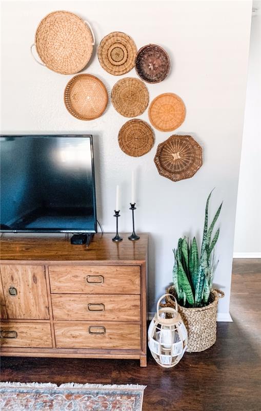 TV dolabı küçük alan duvar dekorasyonu sepet ile iç tasarım modern boho tarzı saksı kapağı