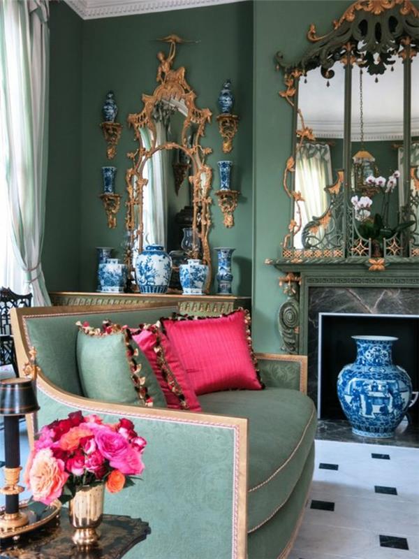 Baroko stiliaus pistacijų žalia sofa su auksiniais porankiais ir atlošu