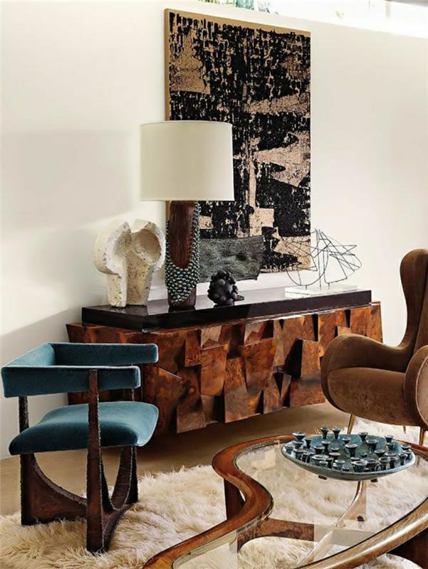 naglas-pohištvo-laneno-tla-bela-preproga-dekorativna-svetilka-stena-slikarski stol