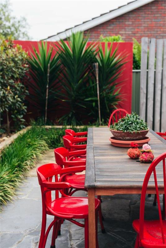 bahçe-mobilya-kırmızı-bahçe-sandalyeleri-ahşap-bahçe-masa-sandalye-masa takımı