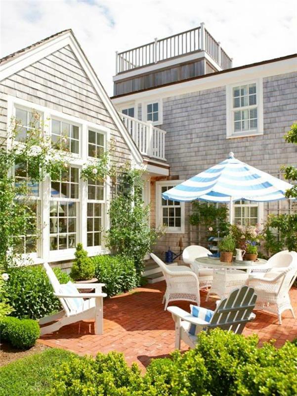 bahçe-mobilya-çağdaş-ev-güzel-bahçe-beyaz-çit sandalyeler