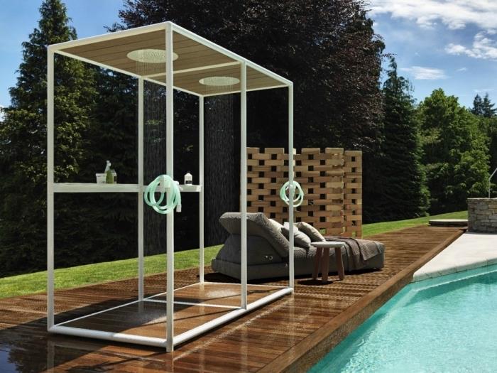 kako urediti leseno teraso za bazen z deževno prho, temno siv model vrtnega naslanjača