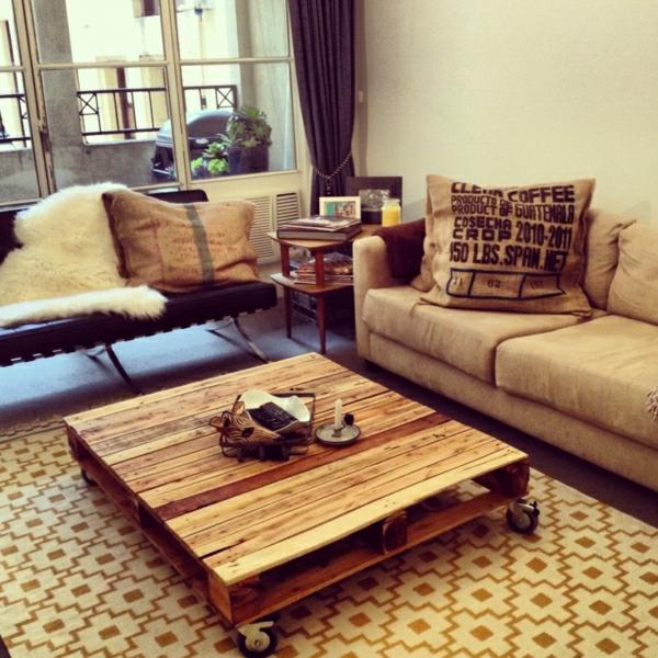 padėklai-baldai-originalus-pakeistas kavos staliukas ir pagalvėlės
