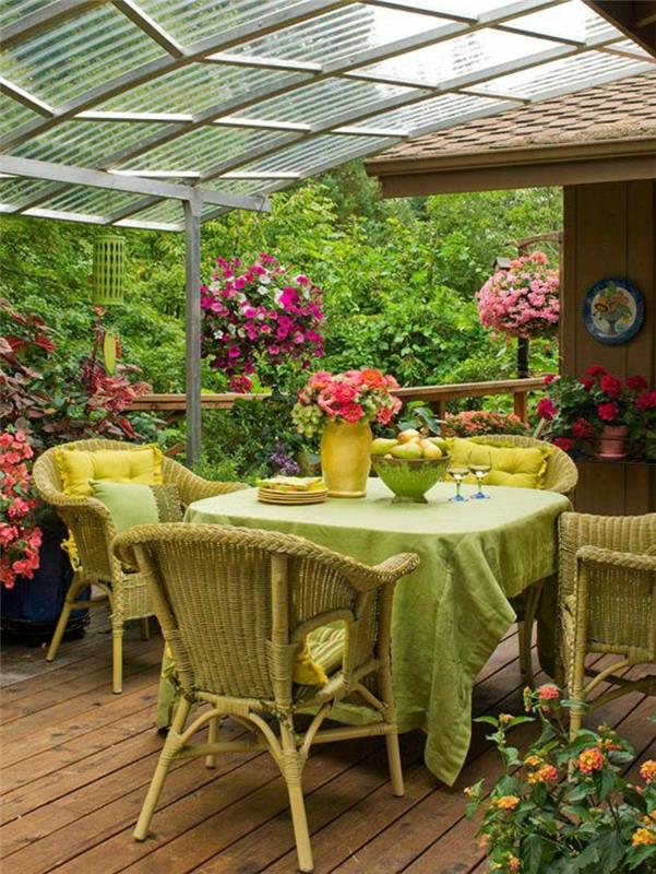 bahçeniz için-teras-veya-balkon-güzel manzaralı rustik-mobilya