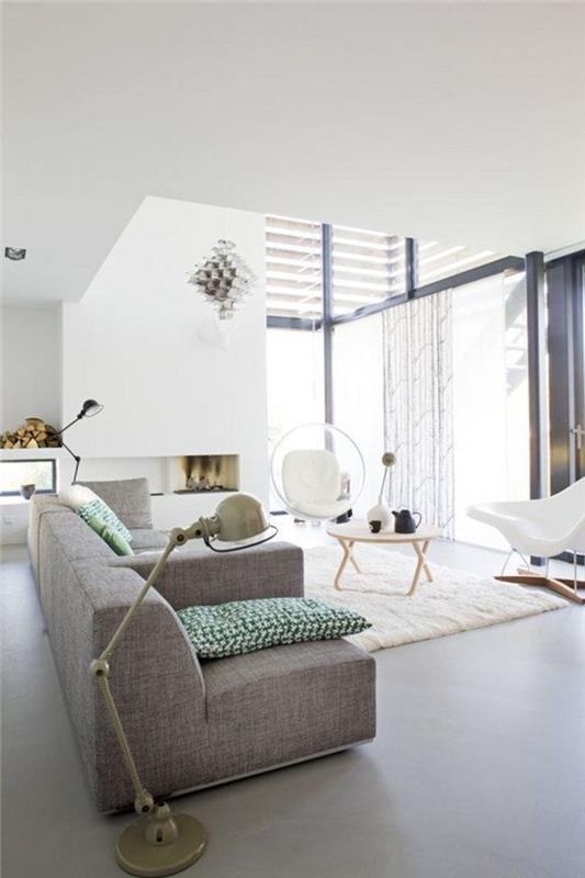 skandinavų rūmų baldai-pilka-sofa-baltas kilimas-moderniame skandinaviško stiliaus gyvenamajame kambaryje